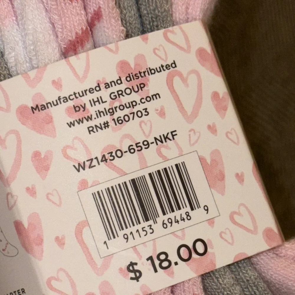 NWT Rae Dunn 6 Pair WMN’s Cushion Quarter Pink,Gray, & White Socks Valentine’s - Picture 9 of 10